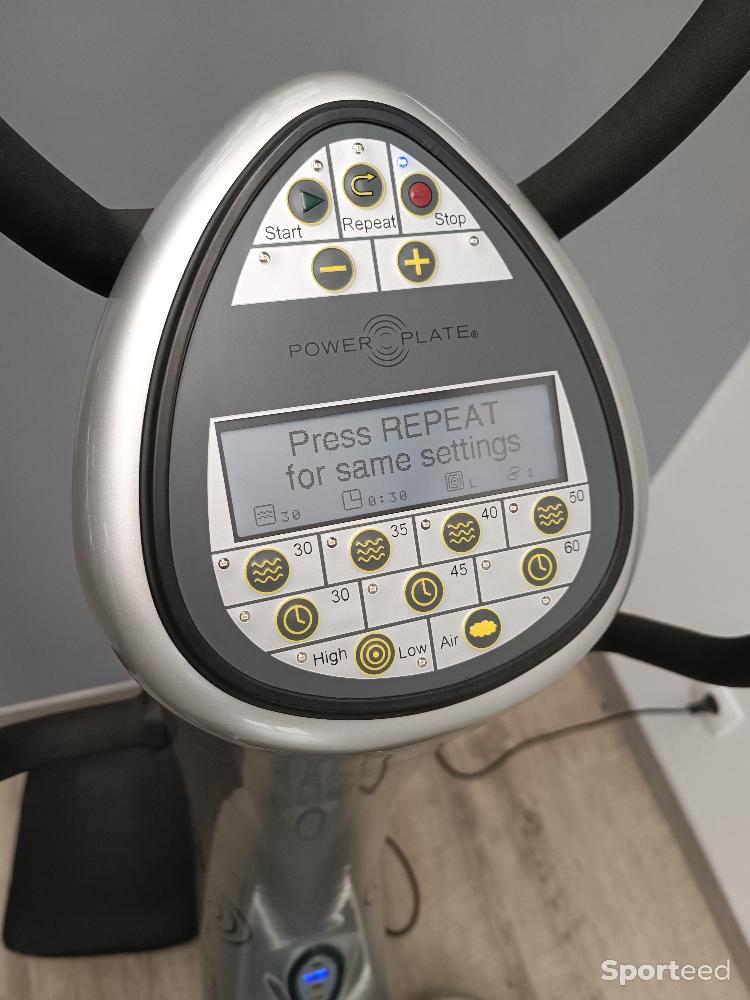 Fitness / Cardio training - plateforme vibrante PowerPlate - photo 3