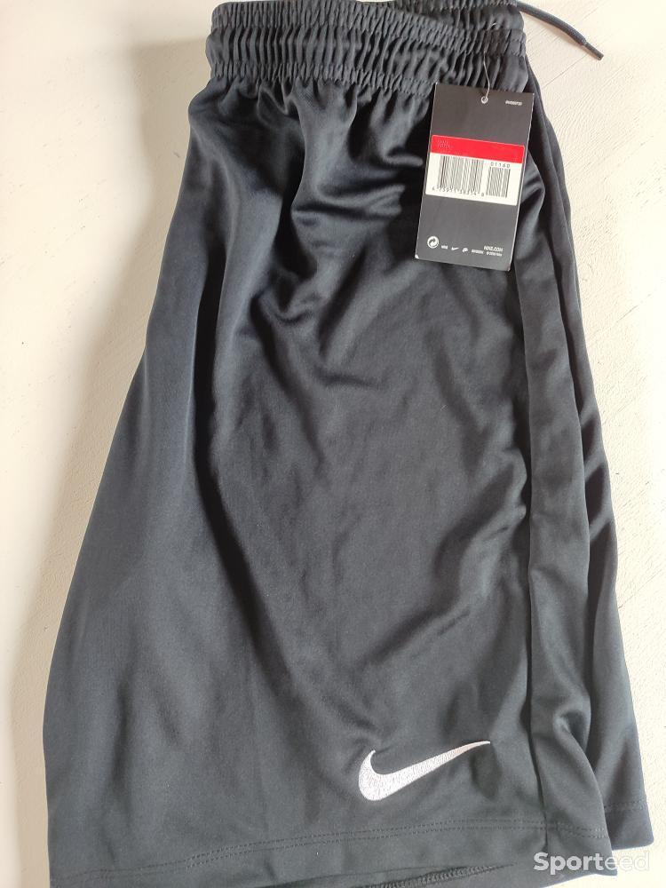 Football - Short foot Nike taille L neuf - photo 2
