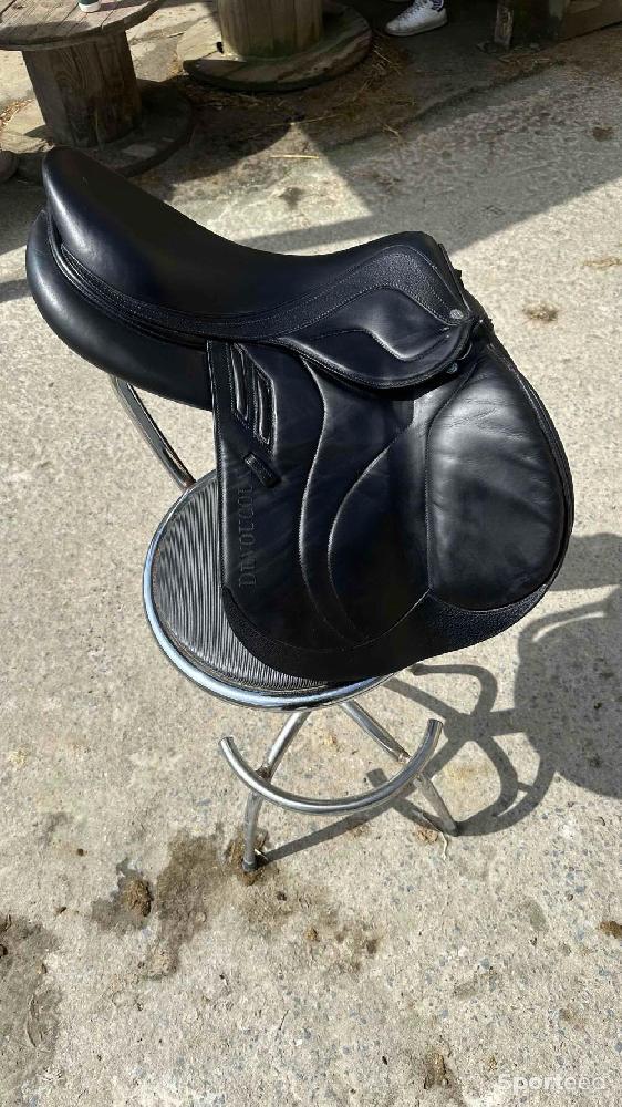 Equitation - Selle Devoucoux 18 pouces  - photo 1