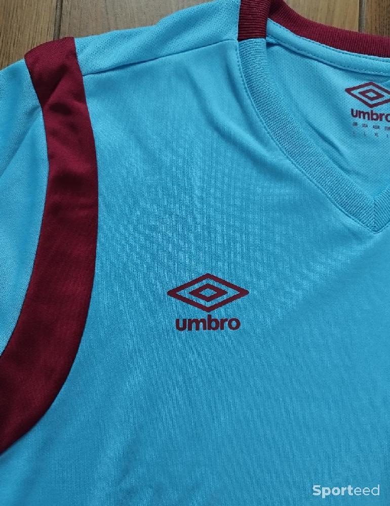 Football - Maillot de foot Umbro Sport Taille L neuf et étiqueté  - photo 4