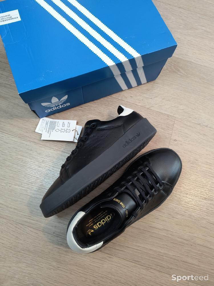 Sportswear - Baskets chaussures Adidas Originals Stan Smith en cuir noir neuves  - photo 4