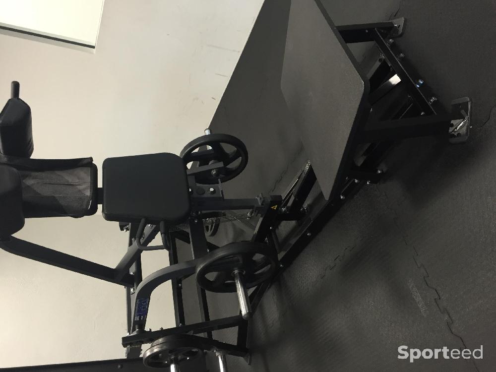 Musculation - V-squat hammer strength machine  - photo 2