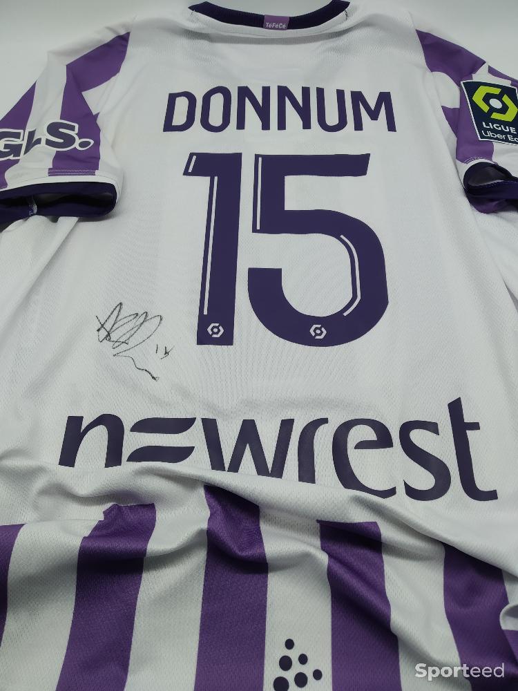 Football - Toulouse FC - Maillot porté/signé par Aron Donnum - photo 2