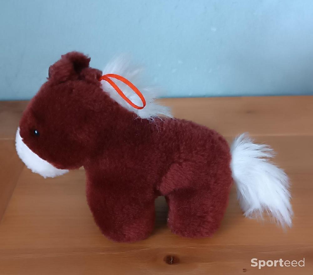 Equitation - Lot de 6 petites peluches, dont 5 chevaux - photo 3