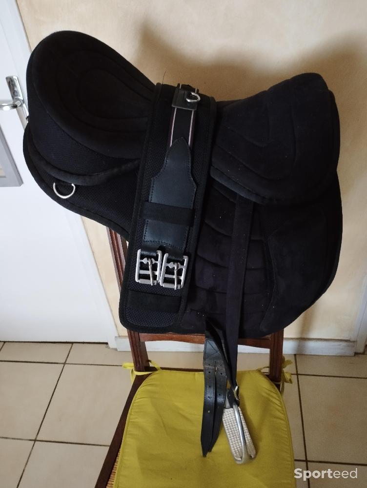 Equitation - Selle sans arçon neuve - photo 1