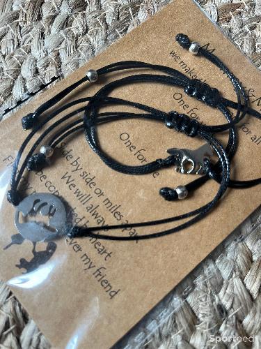 Equitation - Lot de 2 bracelets avec chevaux à partager NEUF - photo 4