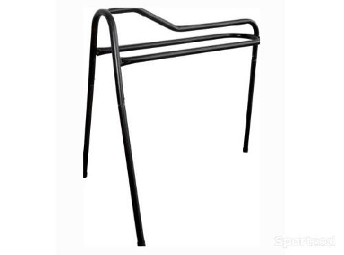 Présentoir selle 3 pieds