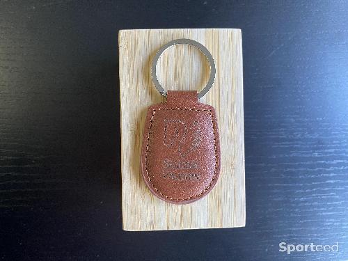 Porte clé en cuir marron