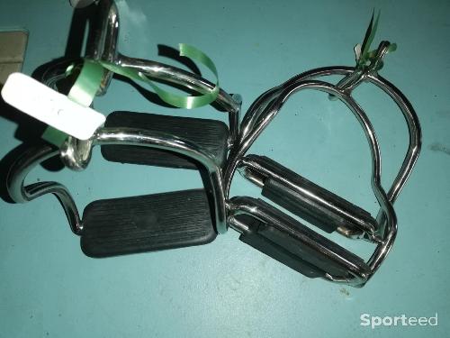 Equitation - lot de 2 paires d'etriers islandais neufs - photo 3