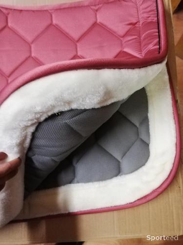 Equitation - Tapis de selle QHP classy vieux rose DRESSAGE, NEUF - photo 3