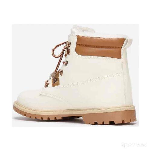 Sportswear - Chaussure Bottines La Modeuse Doublure Fourrée Rangers Femme Blanche - photo 5