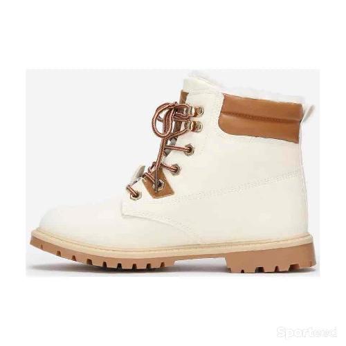Sportswear - Chaussure Bottines La Modeuse Doublure Fourrée Rangers Femme Blanche - photo 5