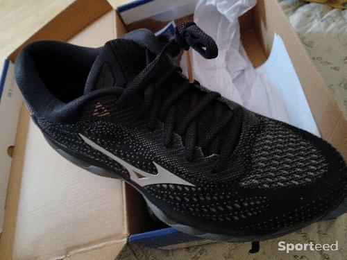 Course à pied route - Chaussures neuves mizuno wave sky 3 - photo 4
