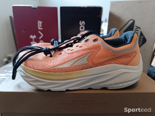 Course à pied trail - Chaussures de trail et cap - photo 6
