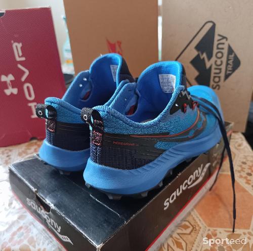 Course à pied trail - Chaussures de trail et cap - photo 6