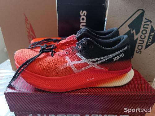 Course à pied trail - Chaussures de trail et cap - photo 6