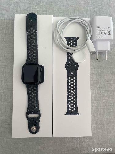 Course à pied route - Apple Watch SE GPS + Cellular, Boîtier en aluminium minuit de 40 mm, Bracelet Sport Nike Ciel de minuit - S/M - photo 6
