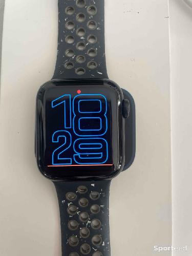 Course à pied route - Apple Watch SE GPS + Cellular, Boîtier en aluminium minuit de 40 mm, Bracelet Sport Nike Ciel de minuit - S/M - photo 6