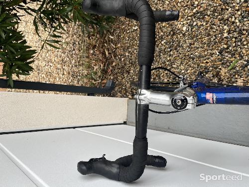 Vélo route - Vélo CANNONDALE modèle TOURING Taille M (de 1,60 m à 1,73 M), Dérailleur SHIMANO SORA  ( 27 Vitesses), roues en 700, Jantes Bâtons MAVIC + Porte bidons X2, rétroviseur de guidon... Très Bon état Prix : 250 E - photo 6