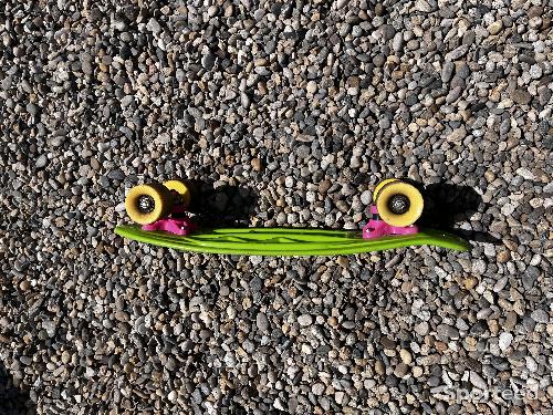 Skateboard / Longboard - Skateboard vert  Design rétro Adultes Enfants Adolescents Mini Cruiser Planche à Roues Longueur du plateau : 55 cm - 22' // Largeur du plateau : 14 cm // Hauteur : 9 cm // Roues : 30 x 54 mm // Matériaux : Plastique, Métal, PU // Charge maximale : 10 - photo 4