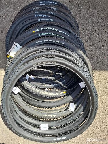 NEUF lot de 15 pneus 29' VTT