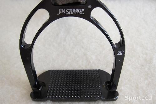 Equitation - UNE PAIRE D'ETRIERS.   MARQUE  Jin Stirrup  AVEC SANGLES EN CUIR - photo 6