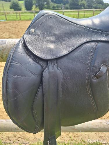 Equitation - Selle mixte 17.5 fleur de lys - photo 4