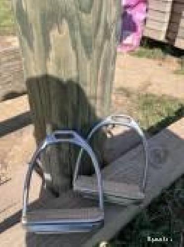 vends étriers en fer 