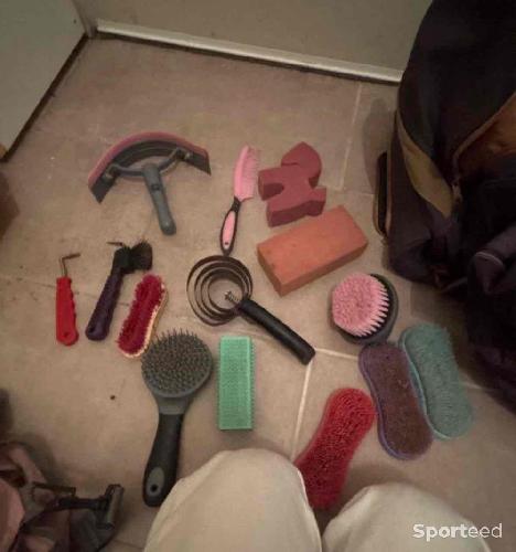 Equitation - sac de pansage avec brosse  - photo 4