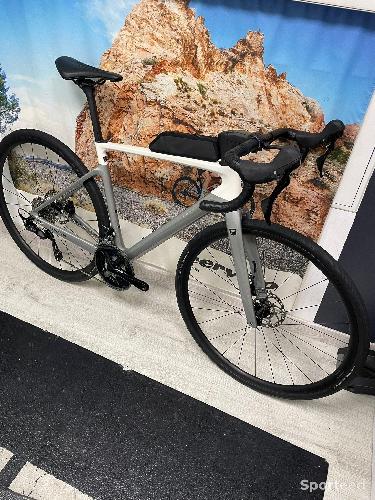 Vélo route - OCCASION ! FOCUS Paralane 8.7 2024 Taille S Shimano 105 12v - photo 4