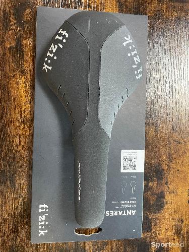 NEUF ! Selle Fizik Antares R3 141