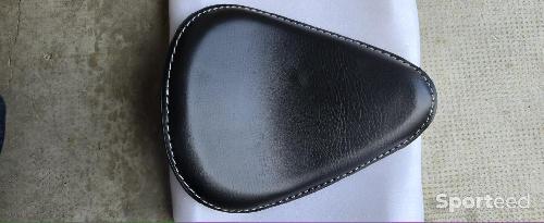 Moto route - Selle solo noire et blanche Harley Davidson Sportster Forty eight - photo 5