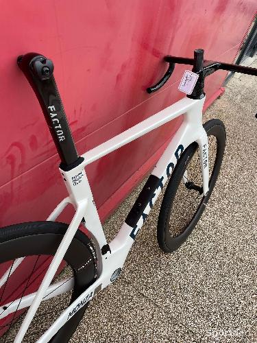 Vélo route - NEUF ! Kit cadre FACTOR MONZA Taille 54 - photo 4