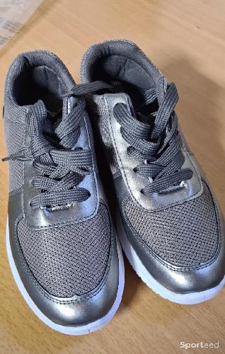 Sportswear - Snickers grise neuve T38  - photo 6