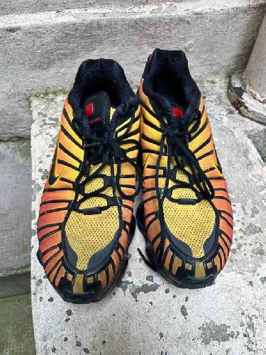 Basket-ball - Basket Nike Shox Rouge Noir Jaune T43 - photo 3