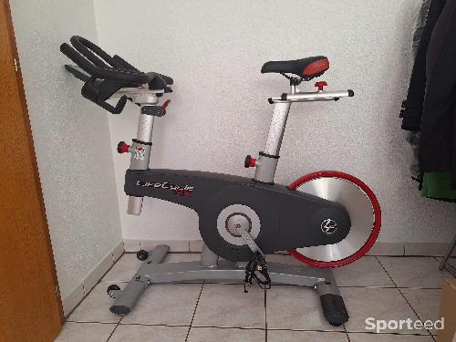 Vélo d'intérieur pour biking fitness spinning entretien entrainement Lifecycle Gx - matériel pro chez vous