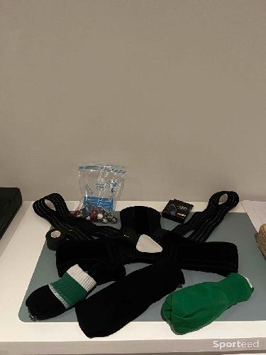 Rugby - Crampons de rugby Adidas avec plusieurs accessoires dont 1 ballon de rugby vintage avec son support etc… - photo 4