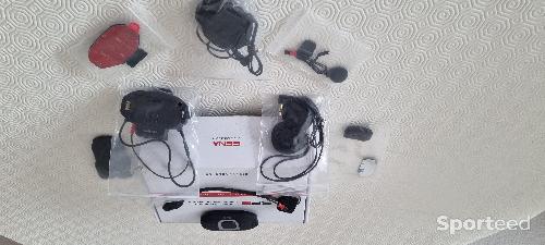 Appareil de téléphonie pour la conduite en duo 