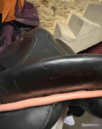 Equitation - Selle mixte JMR 16,5” cuir noir liseré rose – très bon état - photo 6