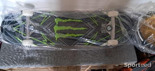 Vend skateboard monster tout neuf