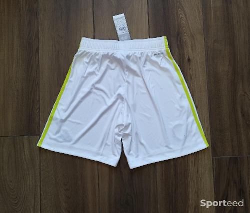 Football - Short de Football Adidas de Leeds United Angleterre England taille S neuf et étiqueté  - photo 6