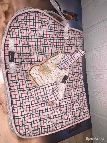 Tapis HKM blanc et son bonnet 