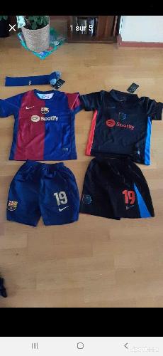 Lot de deux ensembles du FC Barcelone (YAMAL) taille 8/10 ans