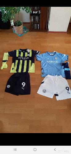 Lot de 2 ensembles de Manchester City Haaland 8/10 ans