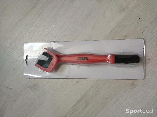 Moto route - IPONE Chain Brush - Brosse de chaine - photo 3