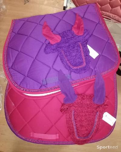 Bonnet + tapis neufs rose fuchsia et violet neufs