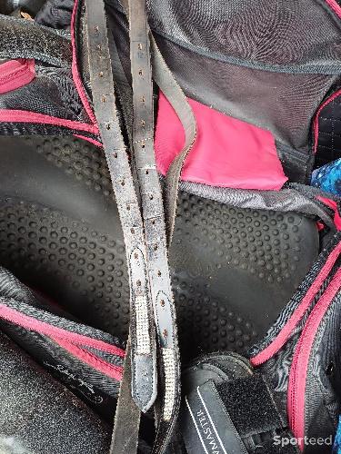 Étrivières noire strass 