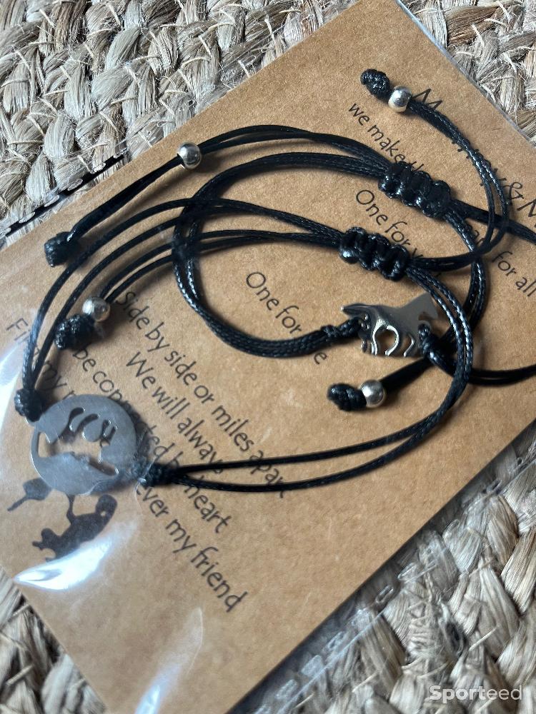 Equitation - Lot de 2 bracelets avec chevaux à partager NEUF - photo 1