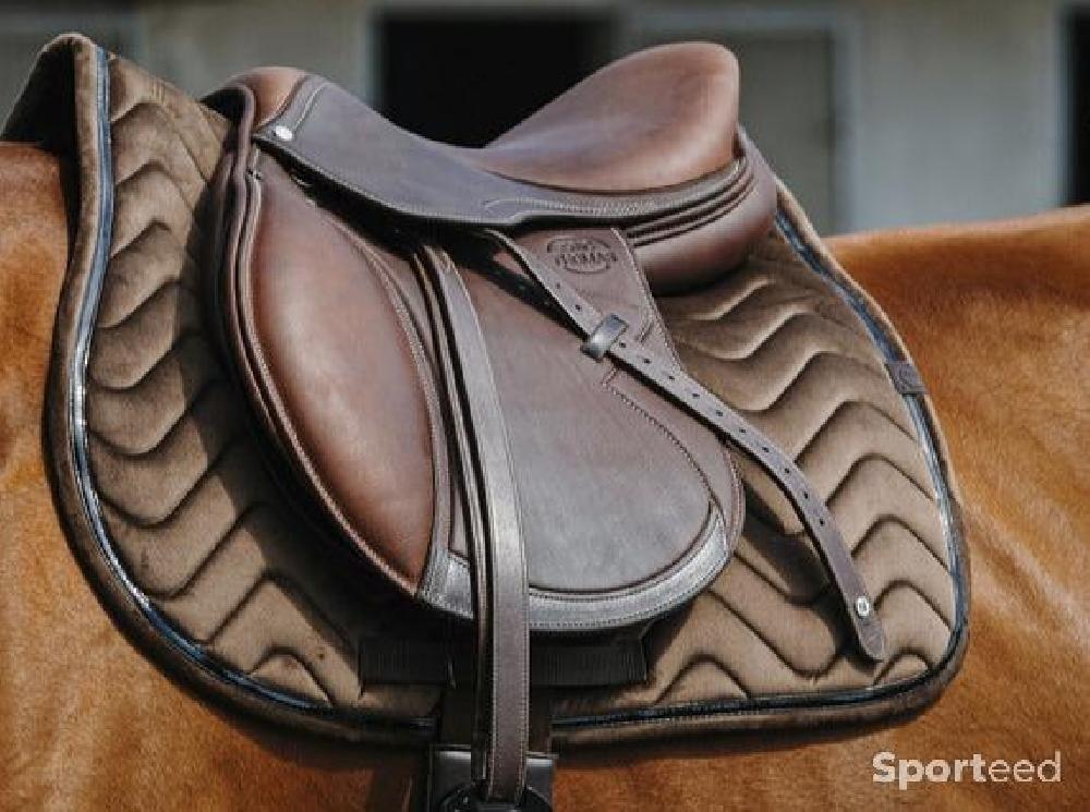 Equitation - Tapis de Selle « Glossy » marron - photo 1