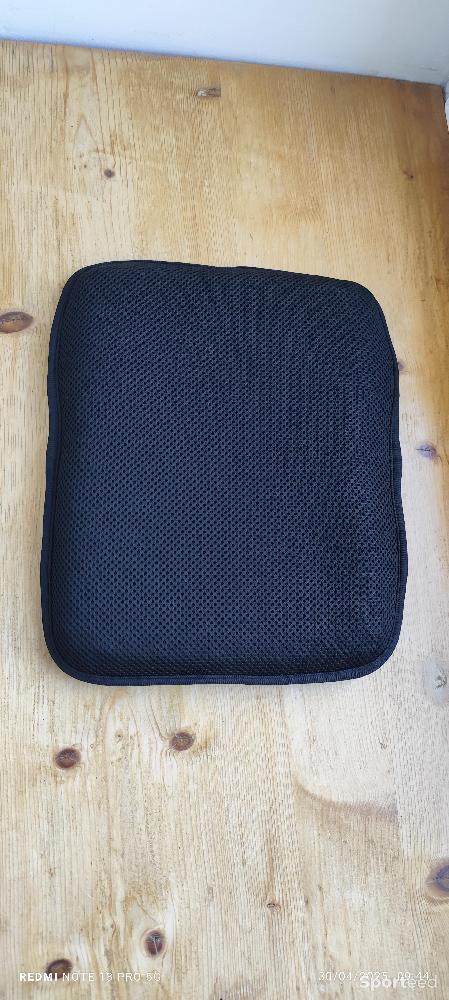 Moto route - Coussin d'assise de selle Moto alvéolé gel 3D déhoussable parfait état  - photo 1